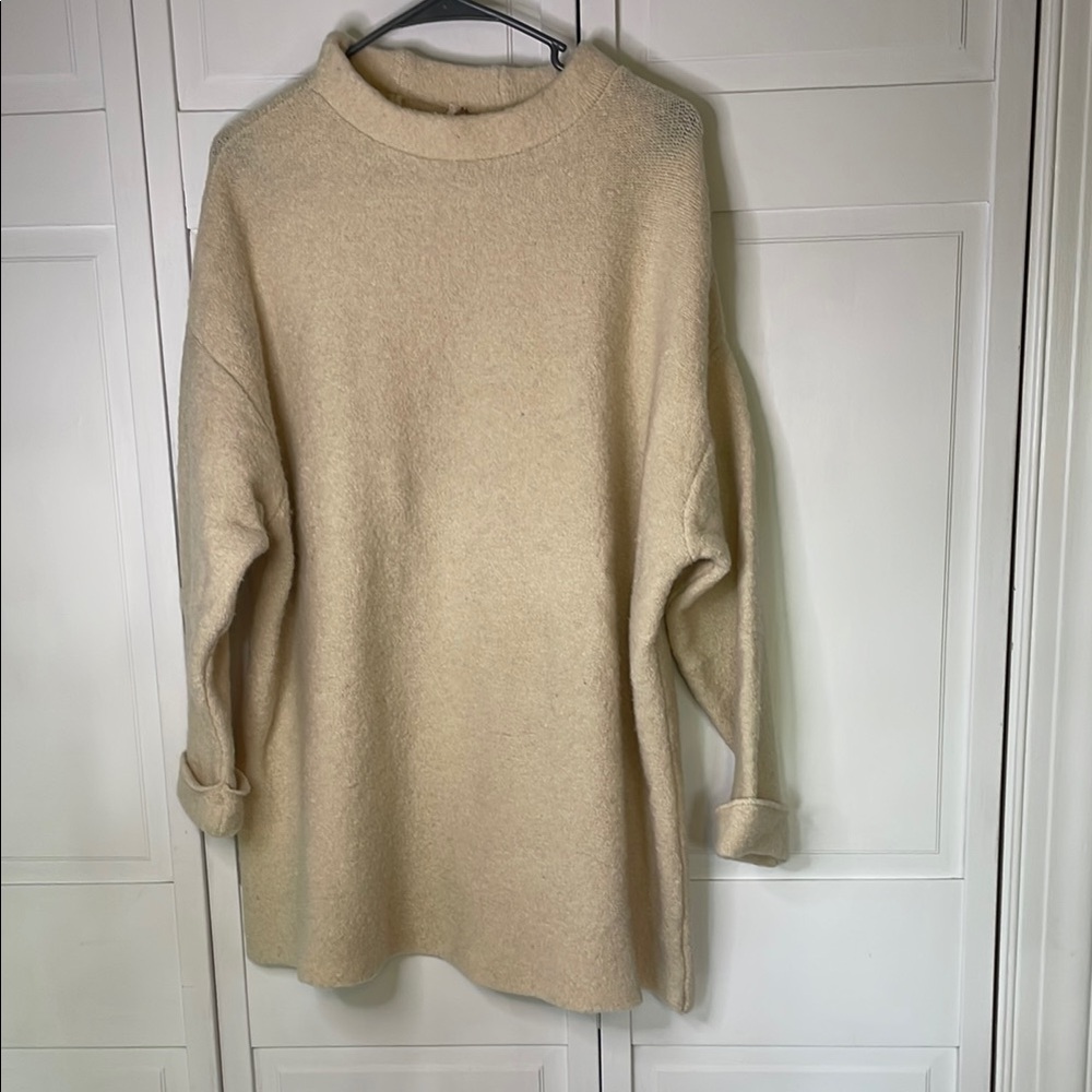 Free People M/L Oversized Cozy Cream Sweater
